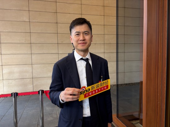 中国发展高层论坛2026年会期间；新风天域吴启楠分享医疗创新路径：AI辅助诊疗深化，老龄化需求驱动行业转型。